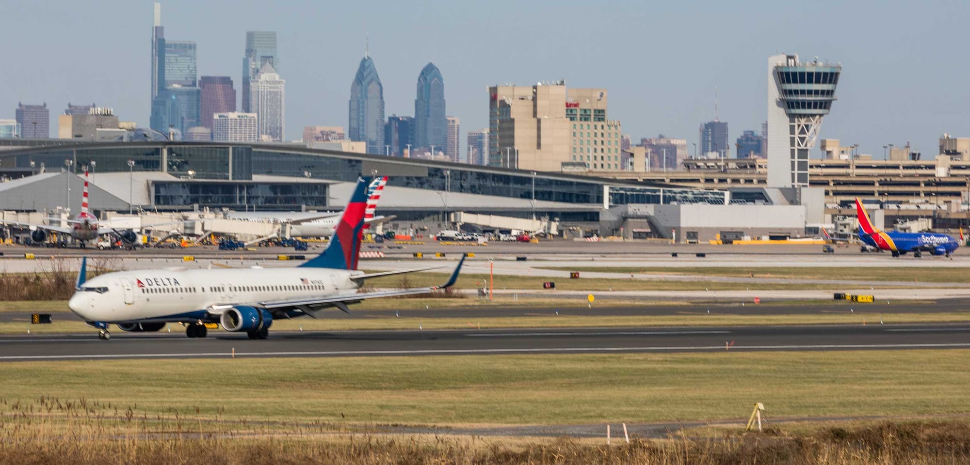 Multiple US airlines seen at Philadelphia Airport.