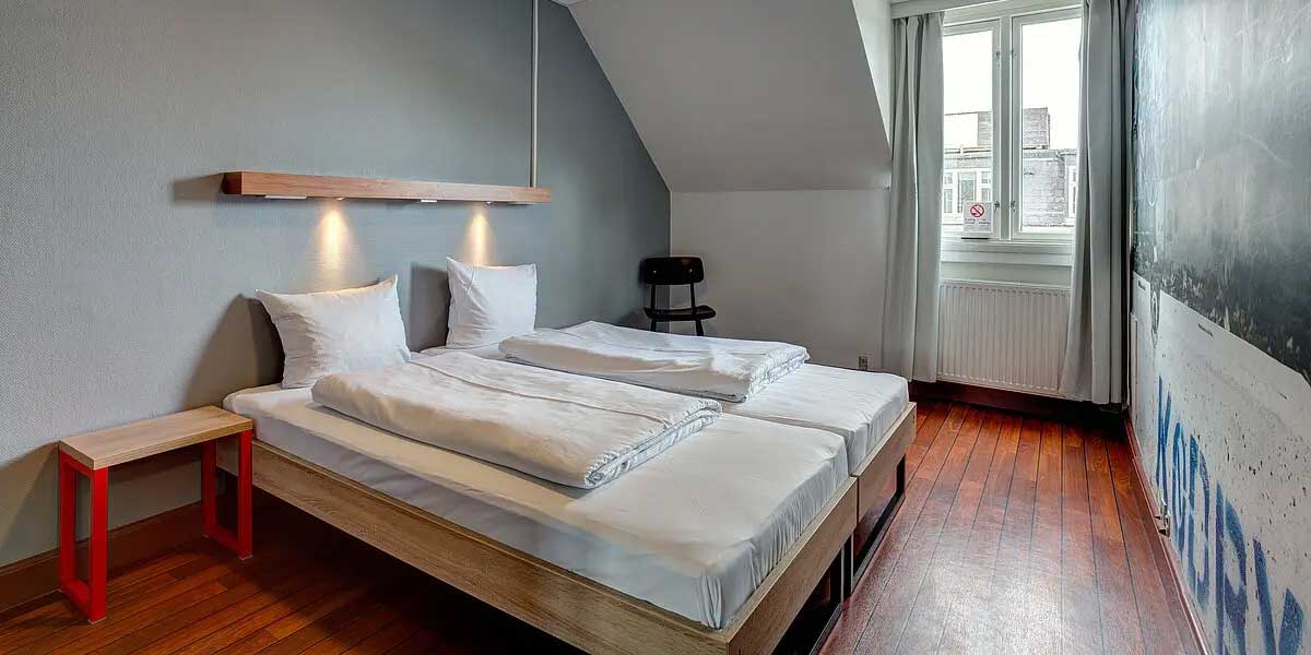 Private accessible room at Meininger Hotel Copenhagen.