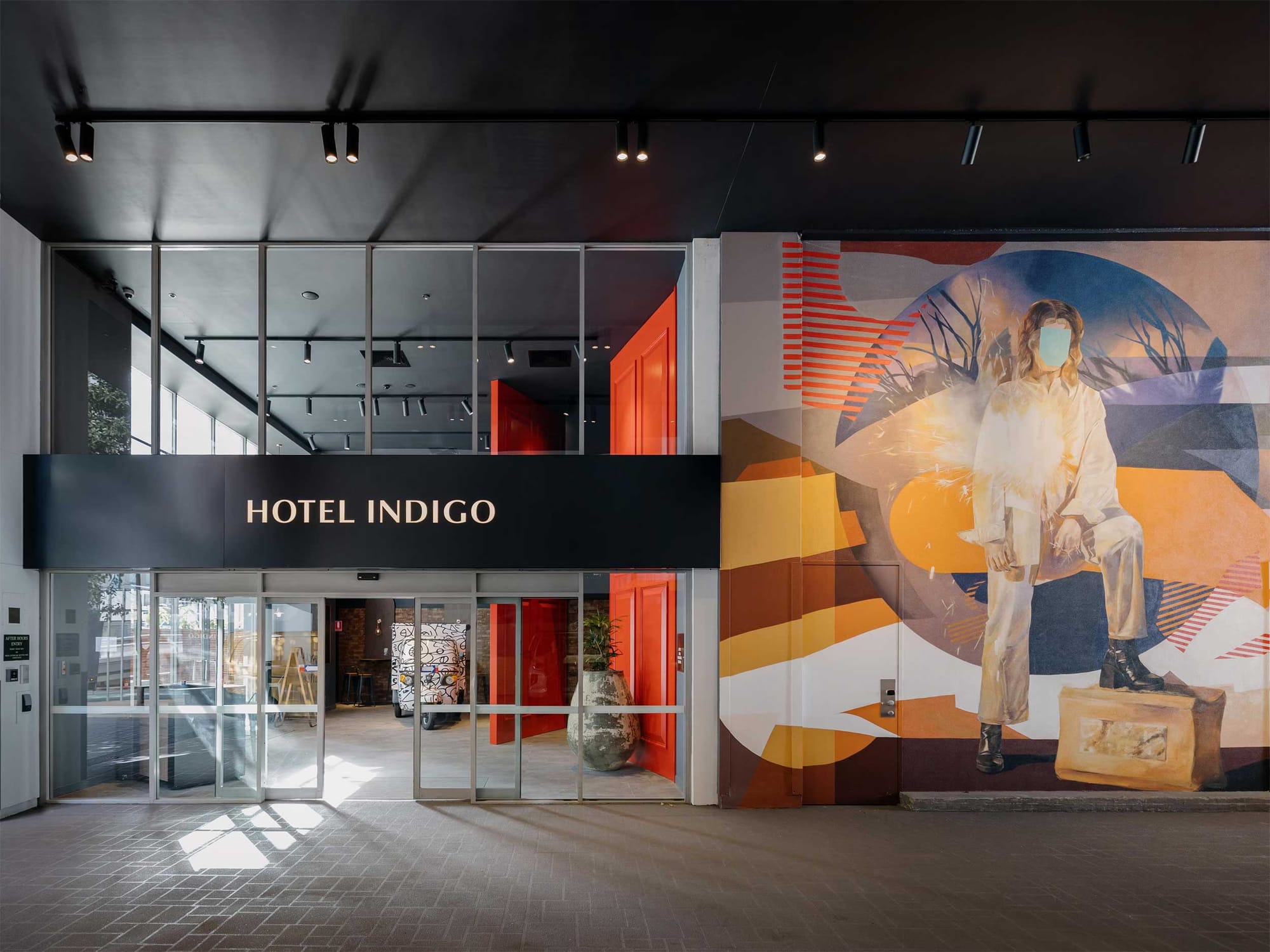 Hotel Indigo Brisbane front entrance.