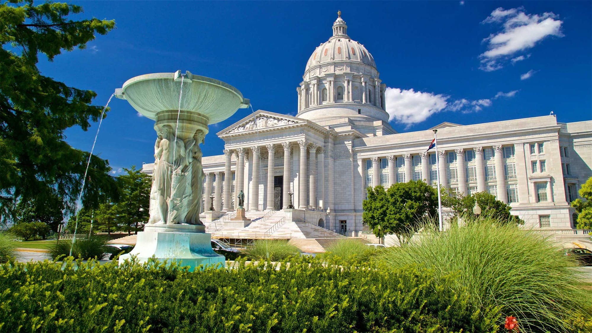 Exterior of Missouri Capitol building.