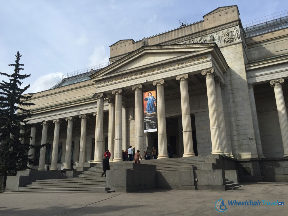 Front facade of the Pushkin Fine Arts Museum