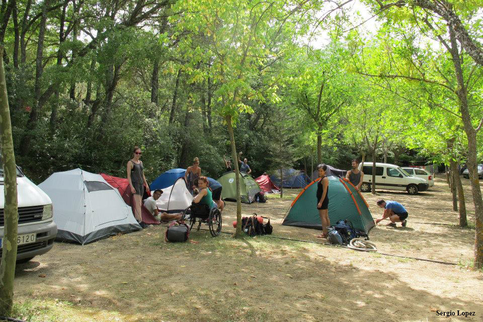 Expert supervisory skills at the campsite. Photo by Sergio Lopez.