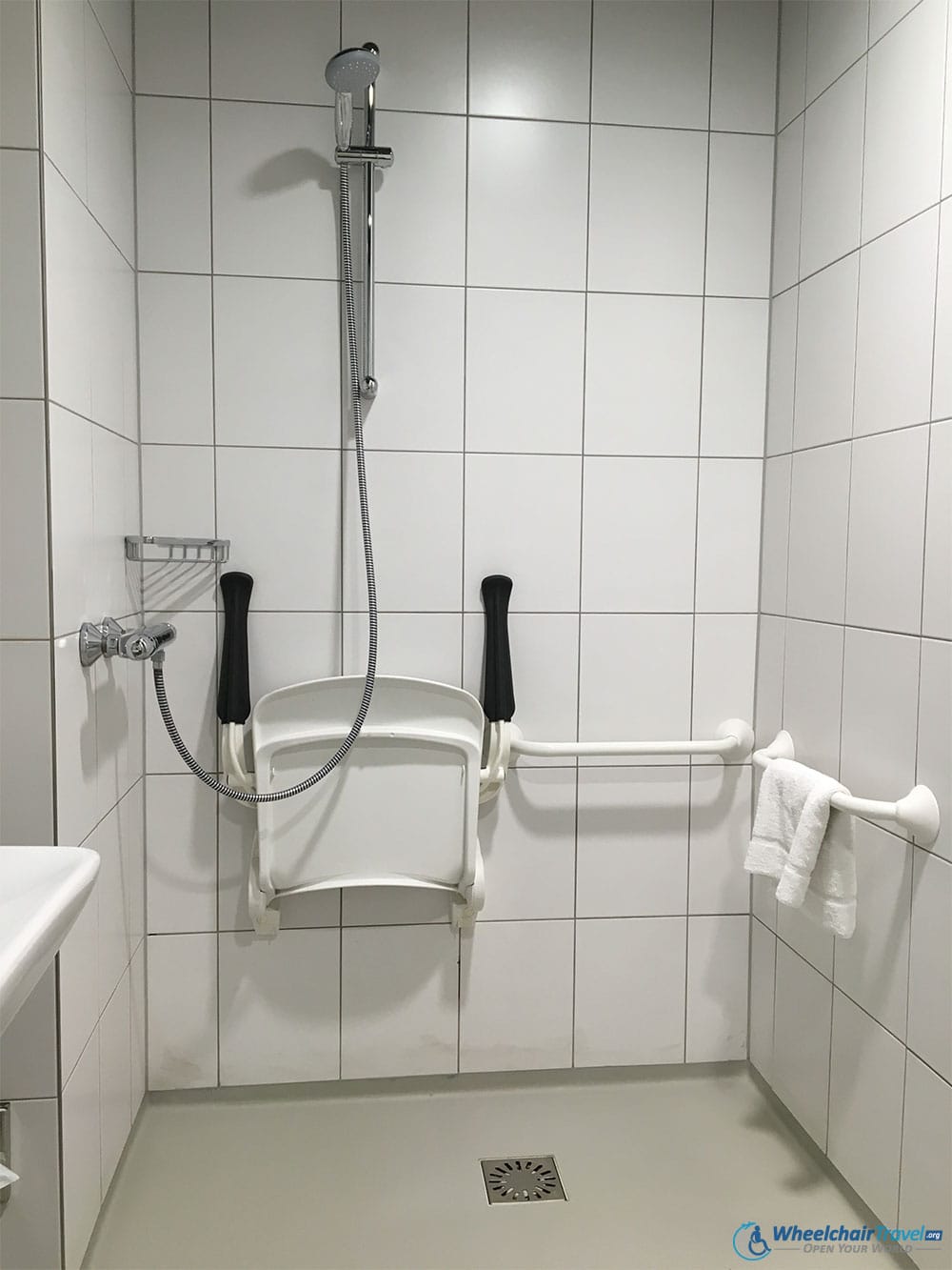 ClinkNOORD Hostel Amsterdam Roll-in Shower Wheelchair Accessible