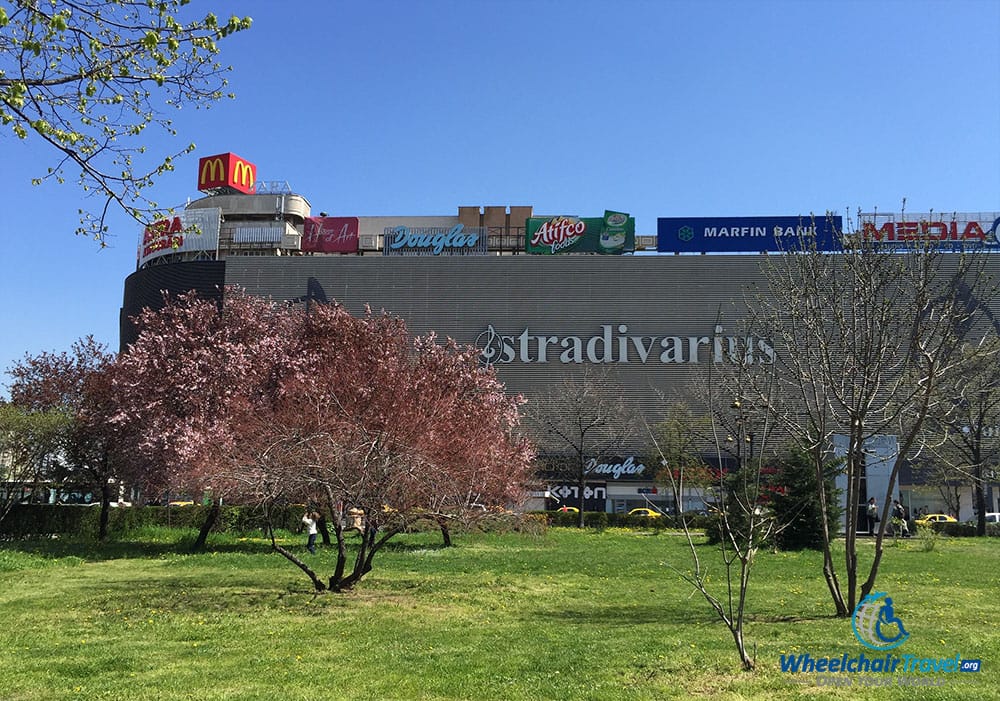 PHOTO: Parcul Unirii and the Unirea Shopping Center.