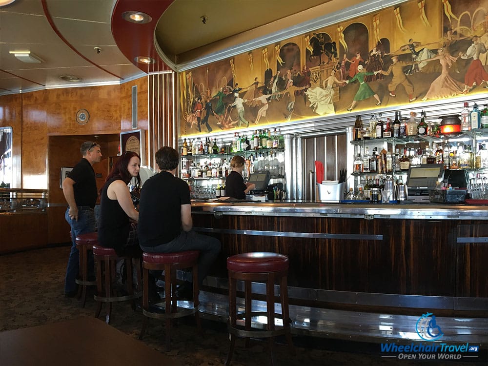 PHOTO: Observation Bar on the RMS Queen Mary.