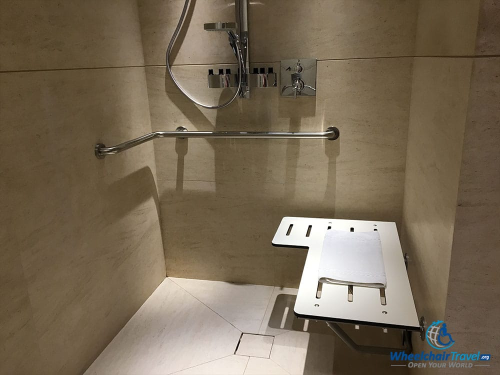 Roll-in shower in Al Safwa Lounge