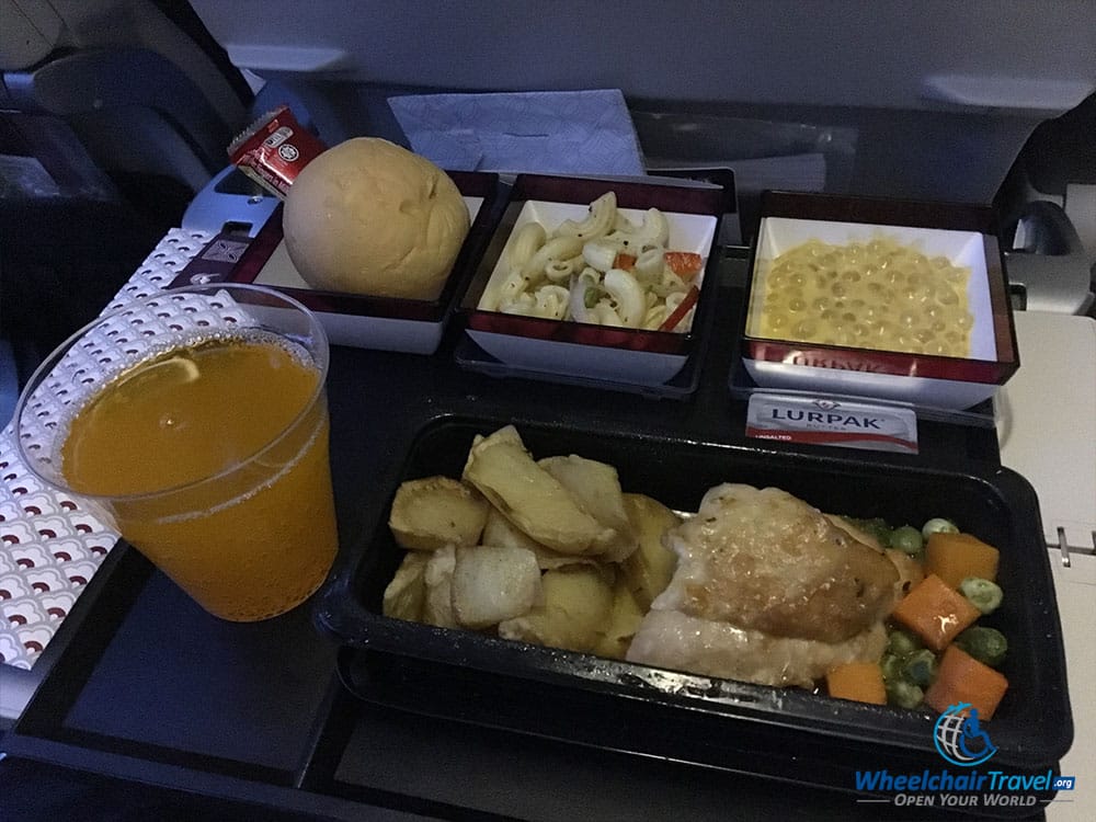 Qatar Airways economy class meal