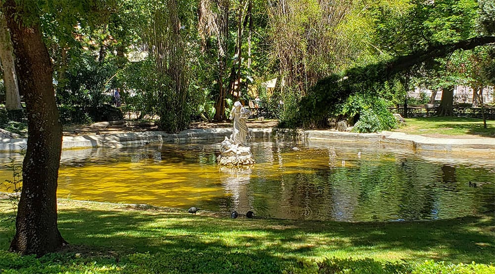 Jardim Guerra Junqueiro, a public park.