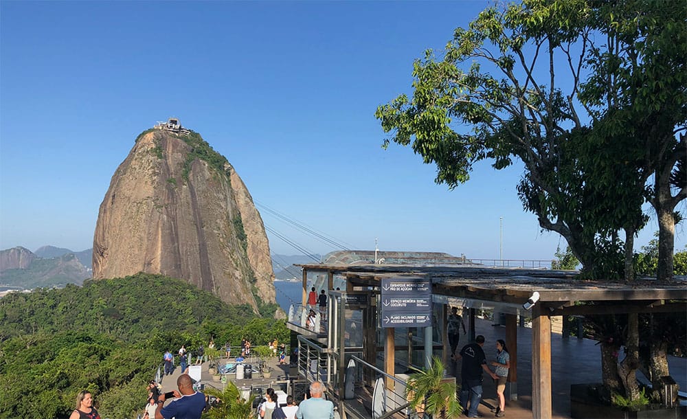 Cable car from Morro da Urca to Sugarloaf Mountain.