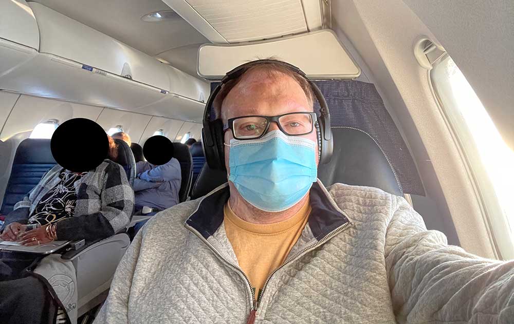 Selfie taken onboard a United Airlines CRJ-700 aircraft.