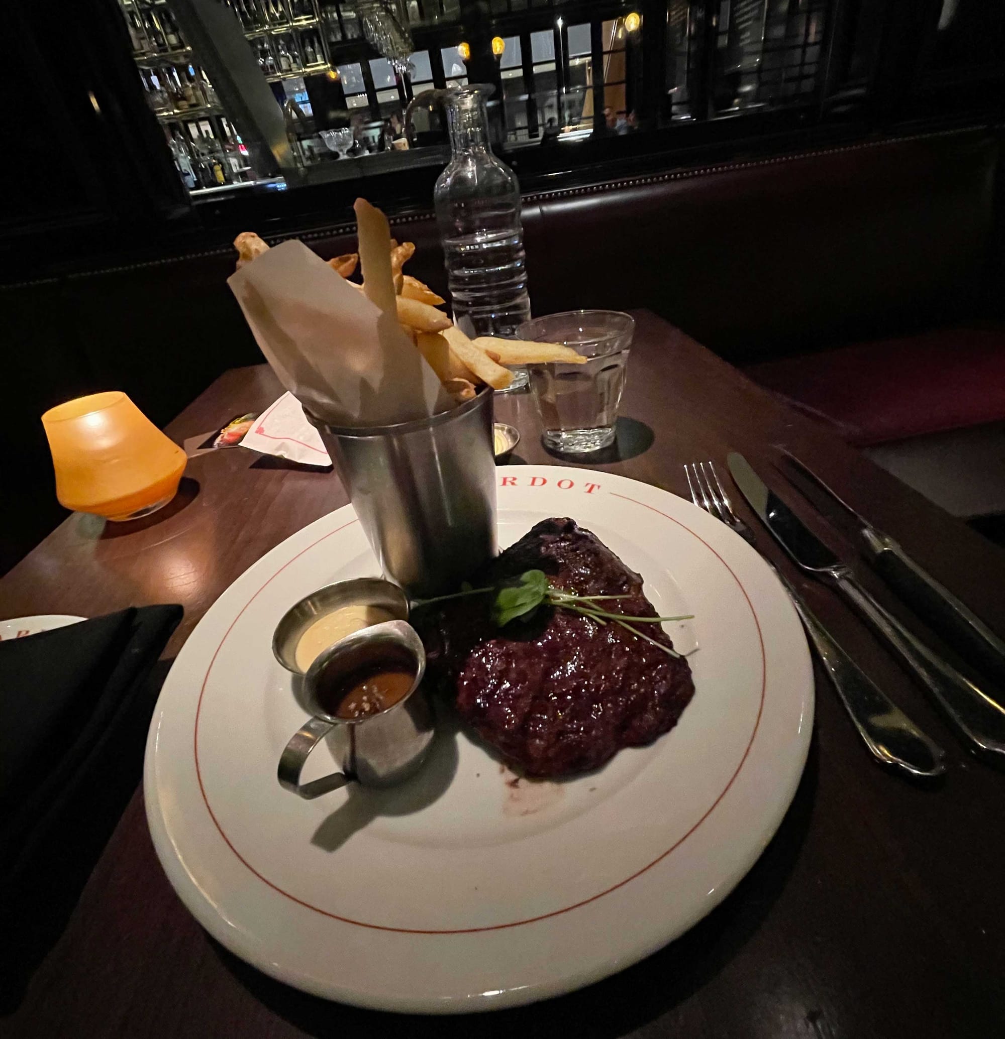 Steak frites.