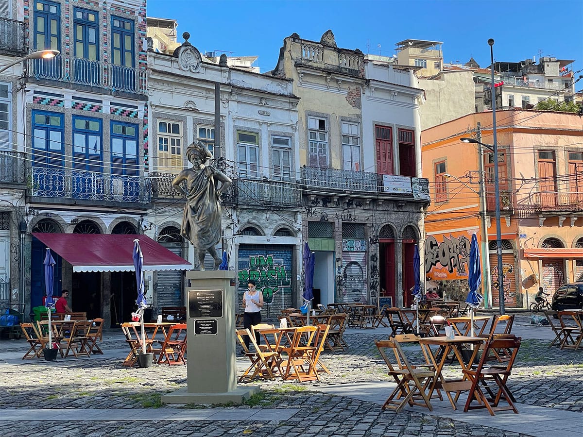 Statue of Mercedes Baptista in a historic square.