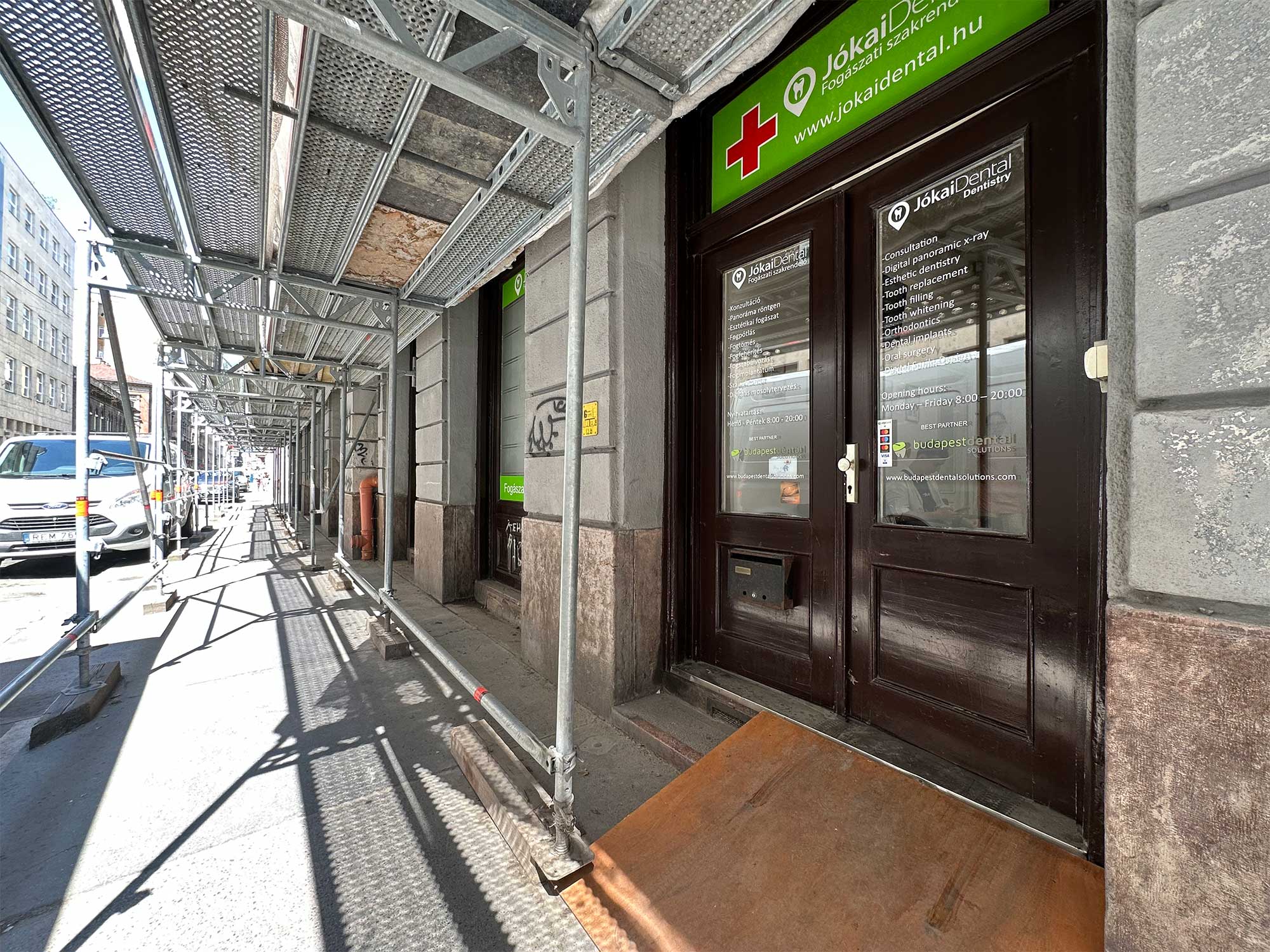 Wheelchair ramp leading to the entrance of a dentistry practice in Budapest.